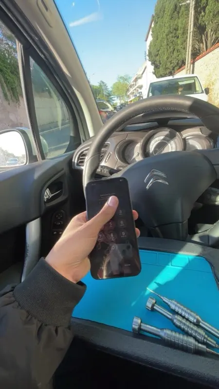 iPhone après réparation écran — atelier Delta Phone Gignac